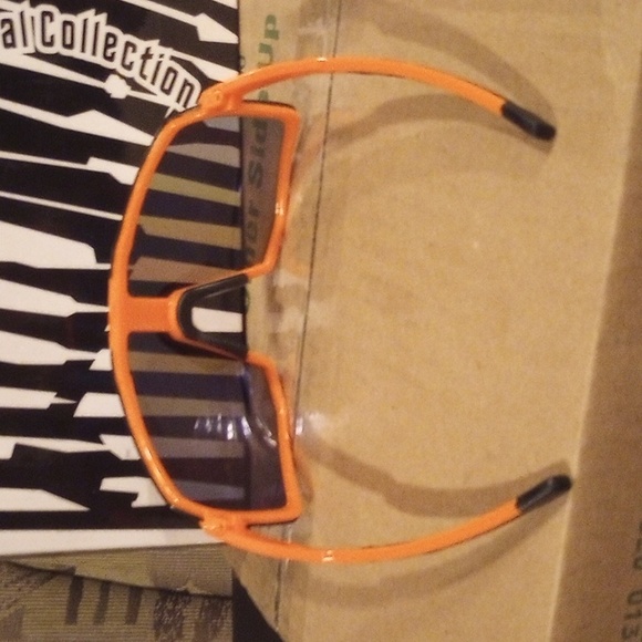 Sunglasses - Picture 3 of 5